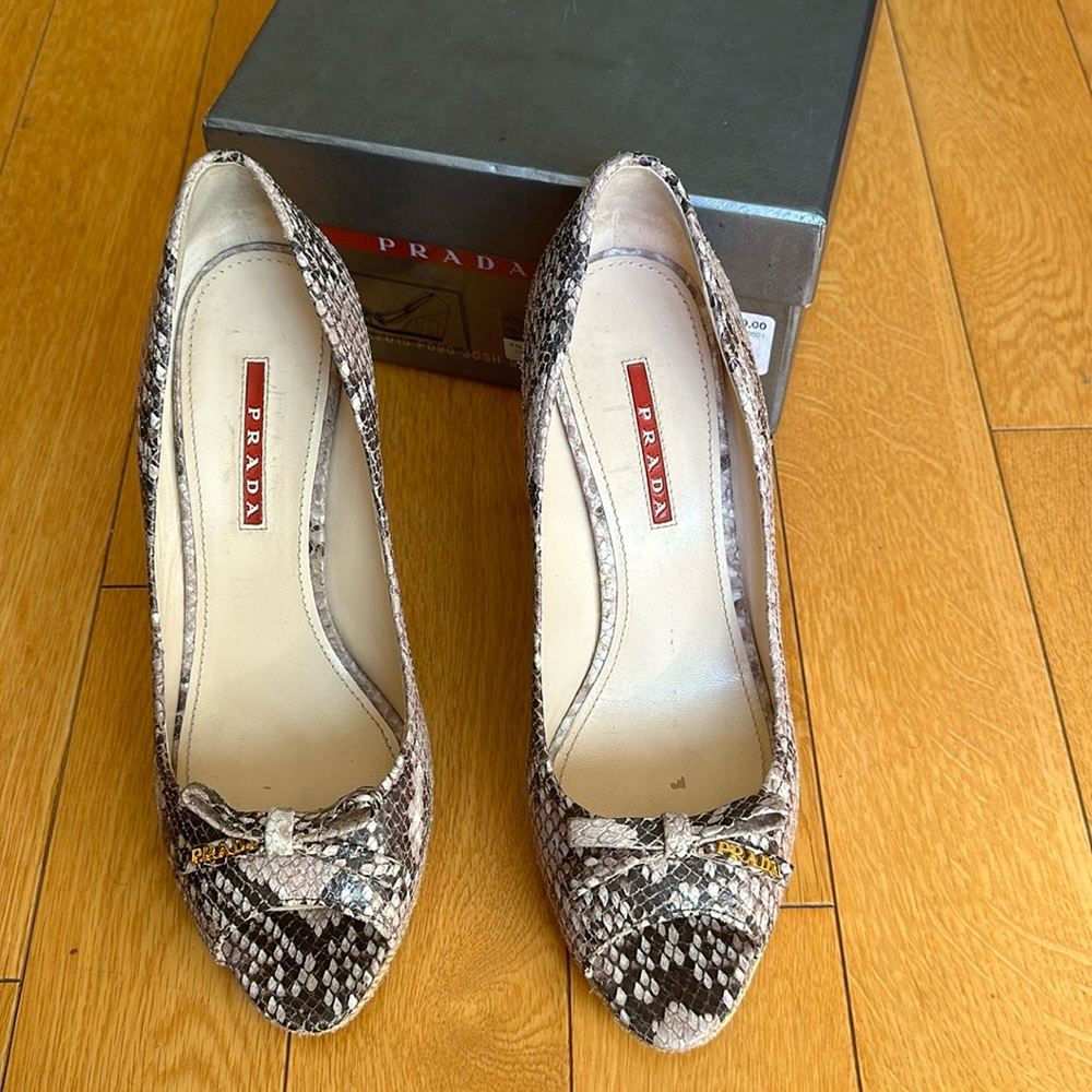 Prada leather wedges. 💯 Authentic.